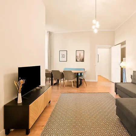Spacious 2-bedroom In The Heart Of Friedrichshain Apartment *